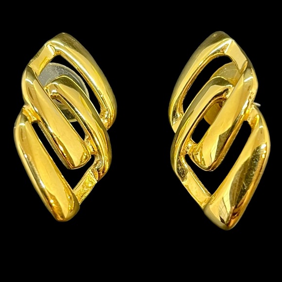 VINTAGE 2 Pair Pierced Gold Tone Earrings Openwork Designs 1 Signed Napier 1980s - Picture 5 of 12